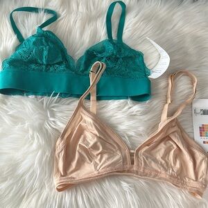 Nwt! Bubdle of two Lace Bralette Set nude and teal sz M